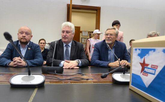 Fatherland Party members submit registration documents to Russian Central Election Commission