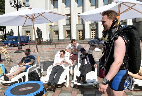 Kiev hosts "Get Down to Work, Deputies" event