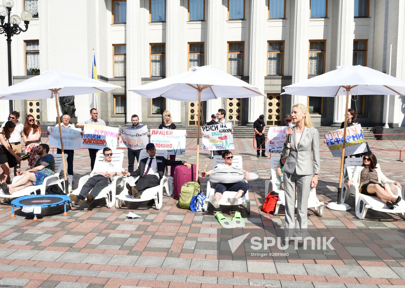 Kiev hosts "Get Down to Work, Deputies" event