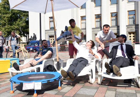 Kiev hosts "Get Down to Work, Deputies" event
