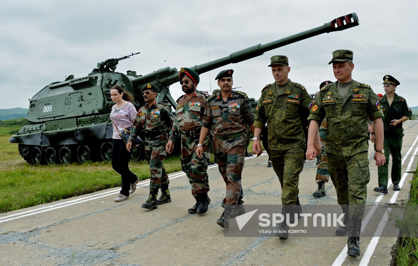 Indian military delegation visits 5th combined arms army to prepare joint Russian-Indian "Indra-2016" ground muscle exercises