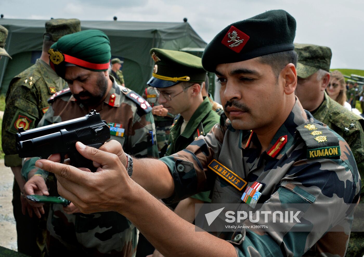 Indian military delegation visits 5th combined arms army to prepare joint Russian-Indian "Indra-2016" ground muscle exercises