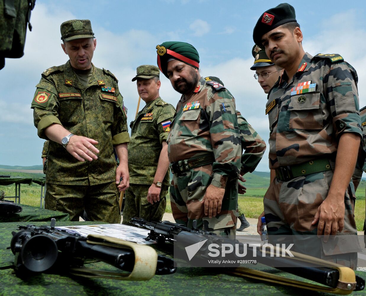 Indian military delegation visits 5th combined arms army to prepare joint Russian-Indian "Indra-2016" ground muscle exercises