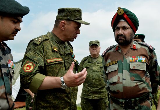 Indian military delegation visits 5th combined arms army to prepare joint Russian-Indian "Indra-2016" ground muscle exercises