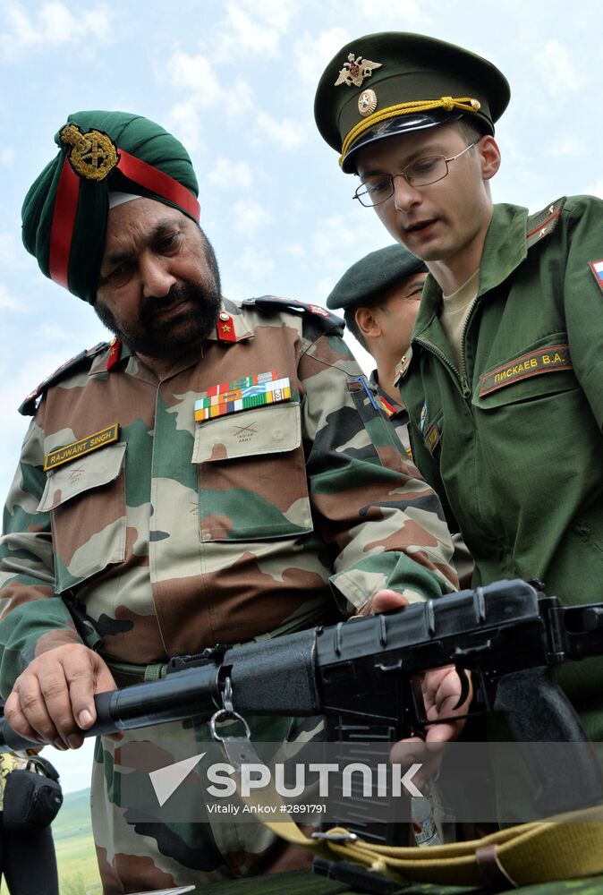 Indian military delegation visits 5th combined arms army to prepare joint Russian-Indian "Indra-2016" ground muscle exercises