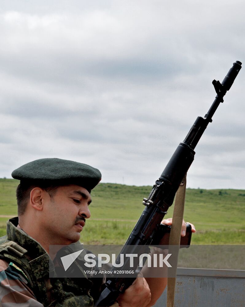 Indian military delegation visits 5th combined arms army to prepare joint Russian-Indian "Indra-2016" ground muscle exercises