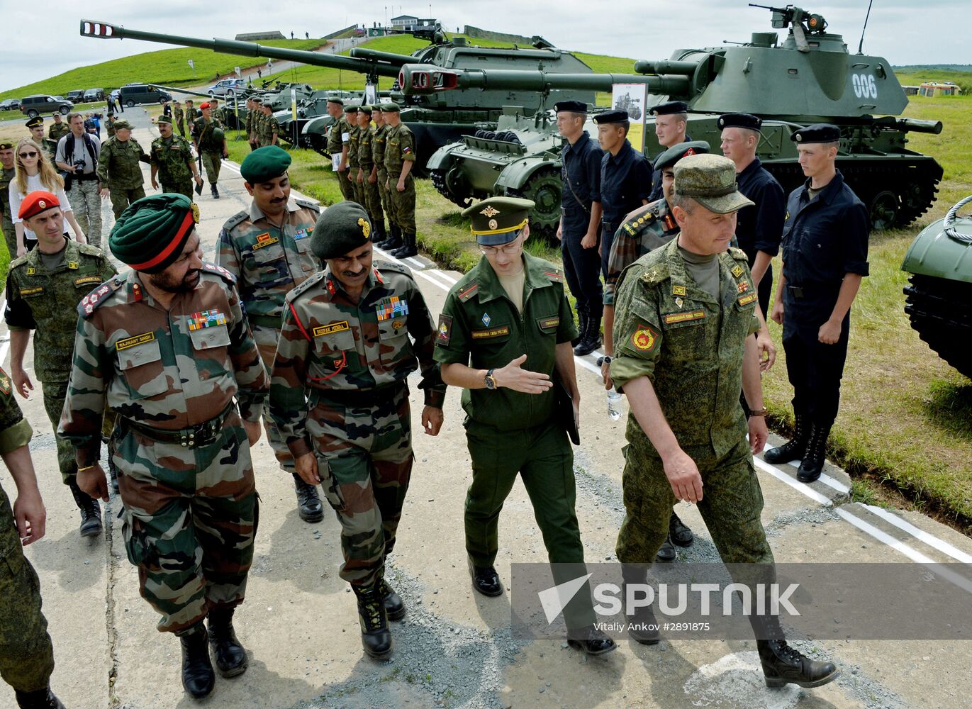 Indian military delegation visits 5th combined arms army to prepare joint Russian-Indian "Indra-2016" ground muscle exercises