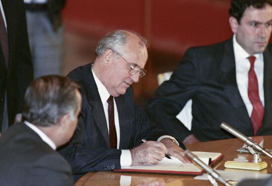 Signing of Treaty on Economic Community