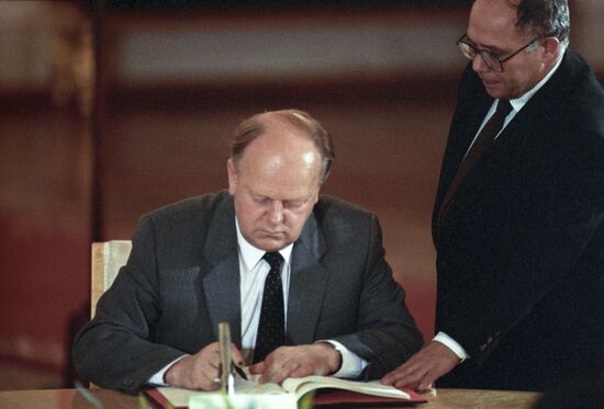 Signing of Treaty on Economic Community