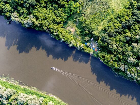 Lifting WWII T-34 tank from bottom of Don River in Voronezh Region