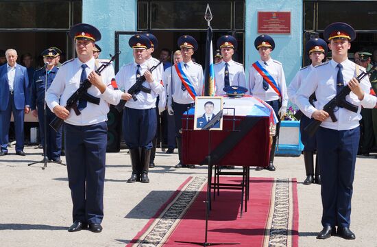 Paying last respects to Russian military pilot Yevgeny Dolgin killed in Syria