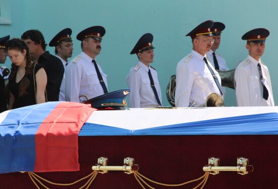 Paying last respects to Russian military pilot Yevgeny Dolgin killed in Syria