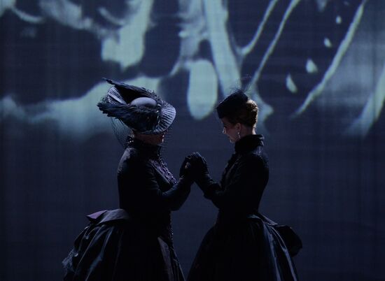 Anna Karenina play run-through