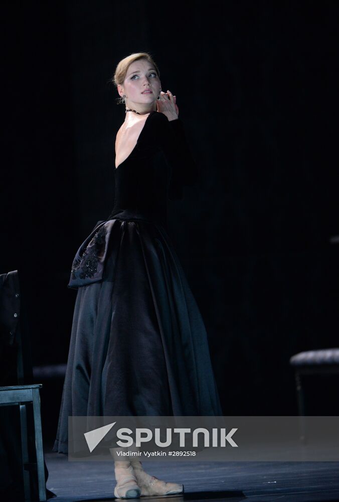 Anna Karenina play run-through