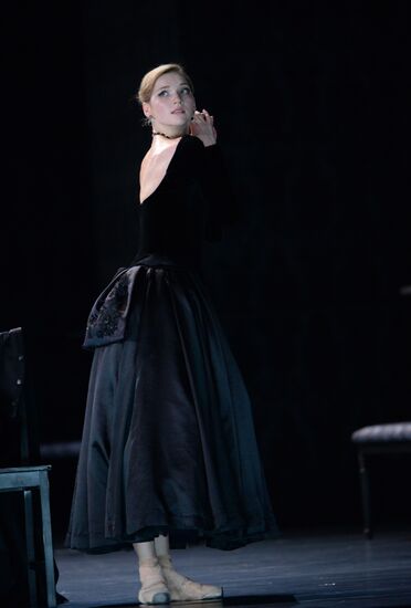 Anna Karenina play run-through