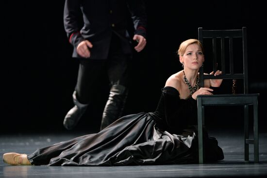 Anna Karenina play run-through