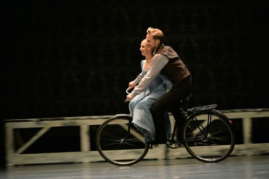 Anna Karenina play run-through