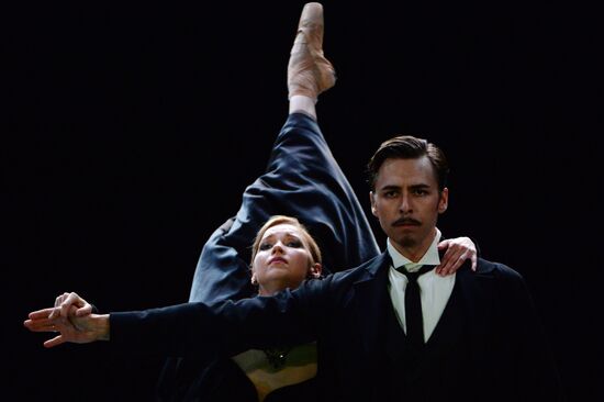 Anna Karenina play run-through