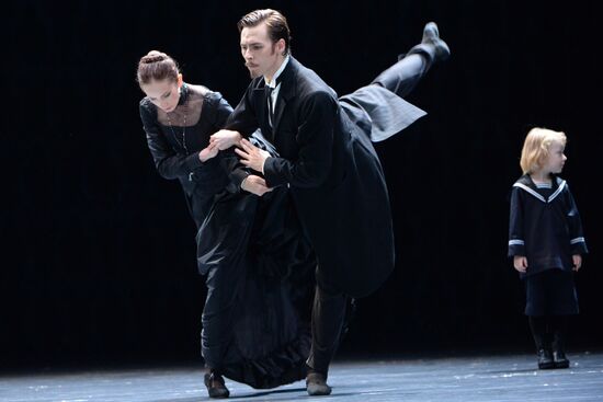 Anna Karenina play run-through