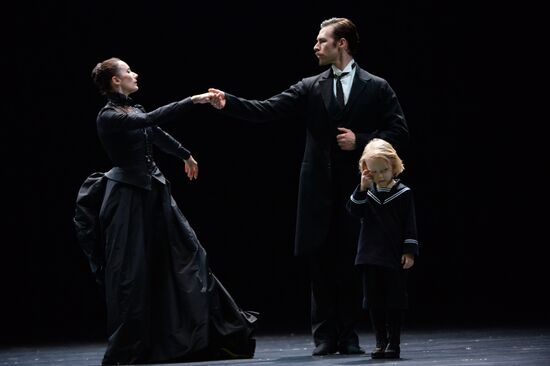 Anna Karenina play run-through