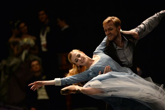 Anna Karenina play run-through