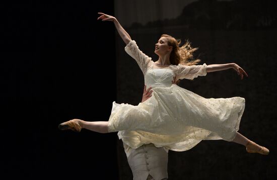 Anna Karenina play run-through