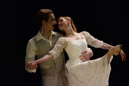 Anna Karenina play run-through