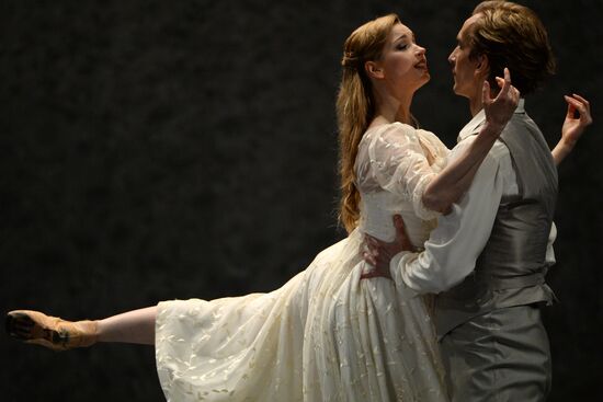 Anna Karenina play run-through