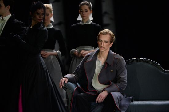 Anna Karenina play run-through