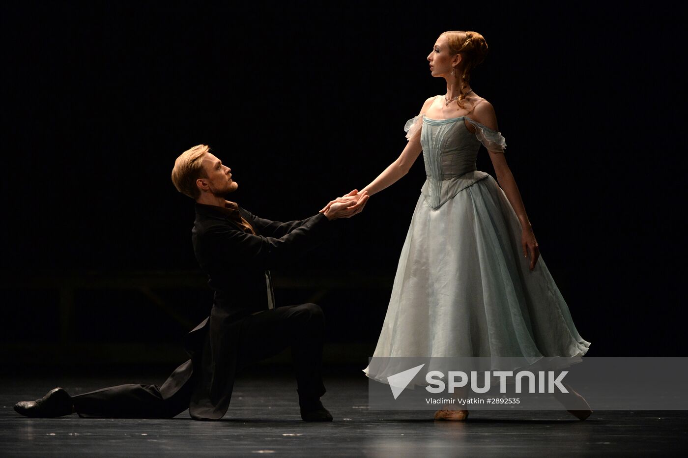 Anna Karenina play run-through