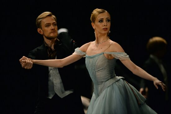 Anna Karenina play run-through