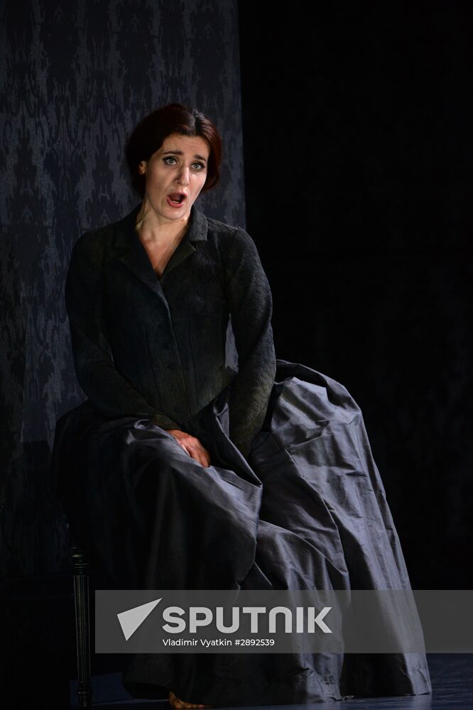 Anna Karenina play run-through