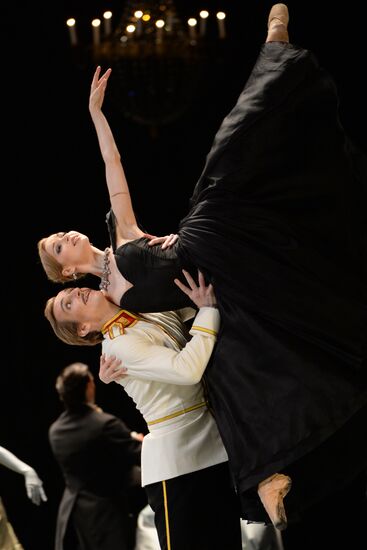 Anna Karenina play run-through