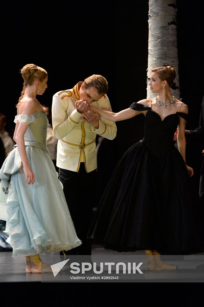 Anna Karenina play run-through