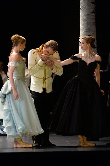 Anna Karenina play run-through