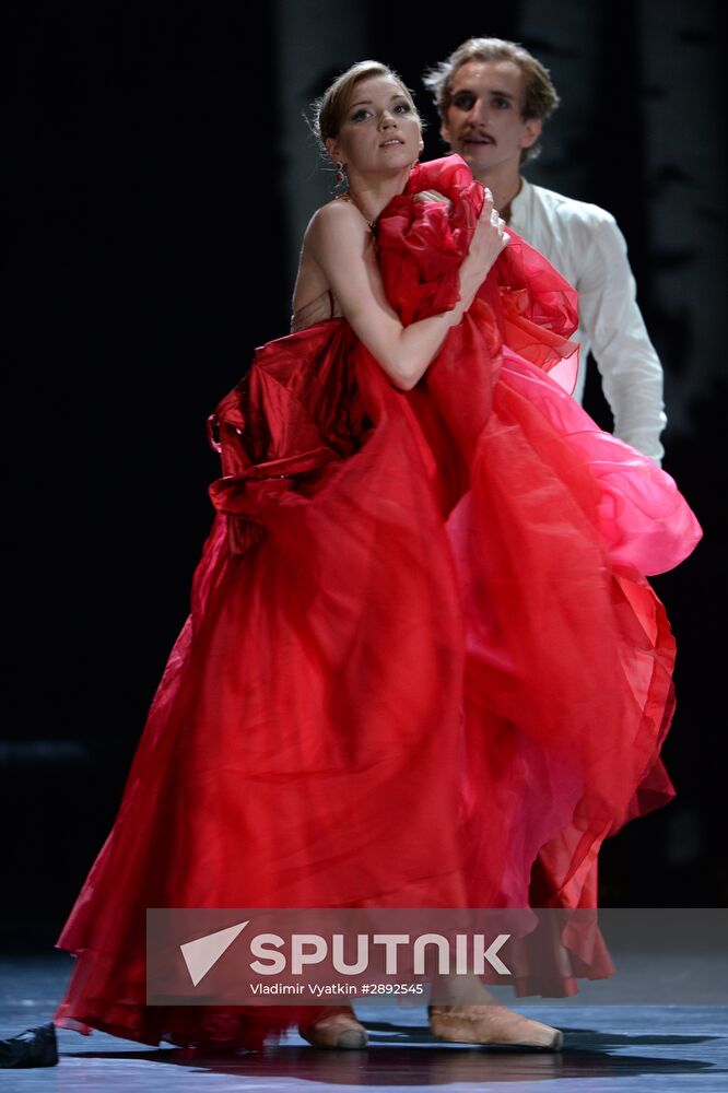 Anna Karenina play run-through