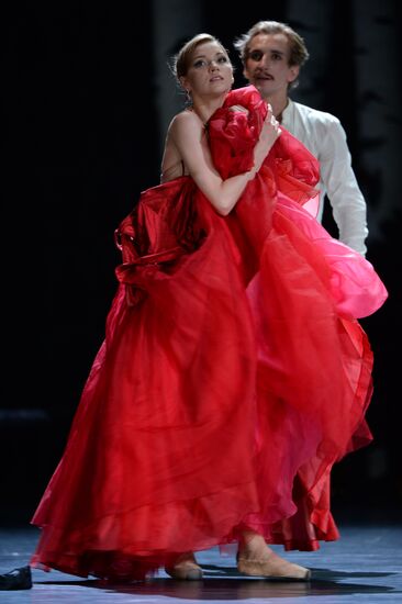 Anna Karenina play run-through