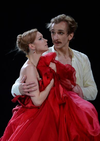 Anna Karenina play run-through