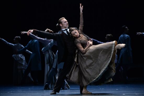 Anna Karenina play run-through