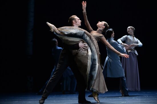 Anna Karenina play run-through