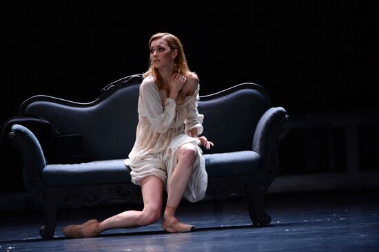 Anna Karenina play run-through