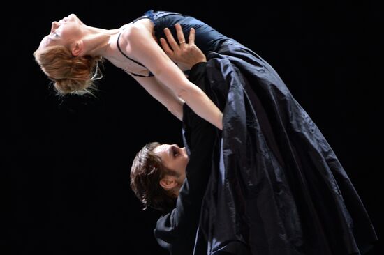 Anna Karenina play run-through