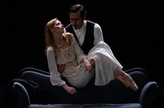 Anna Karenina play run-through