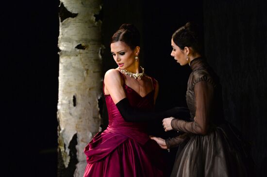 Anna Karenina play run-through