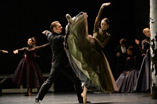 Anna Karenina play run-through