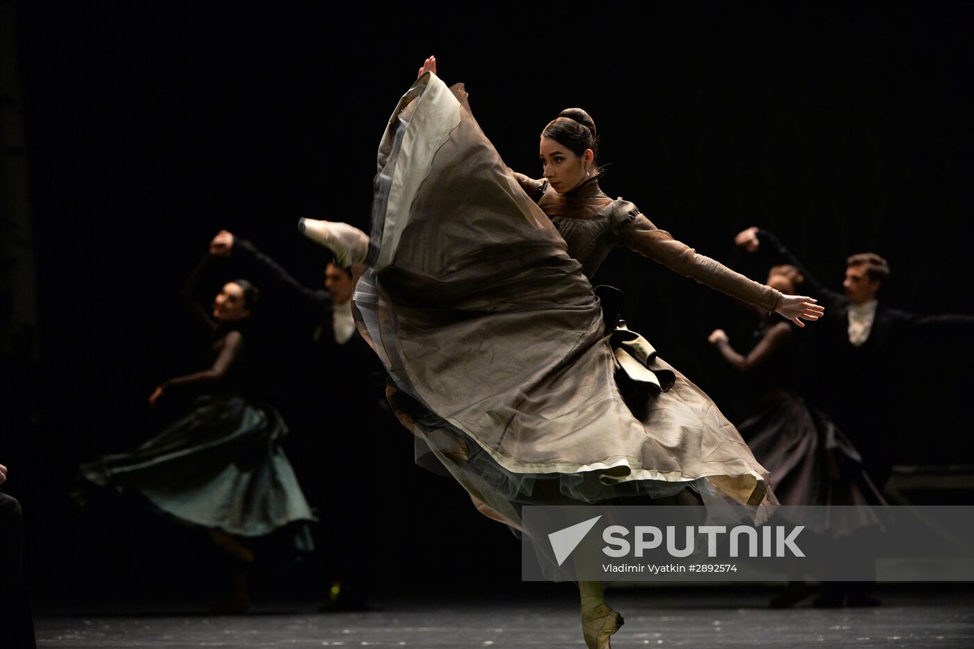 Anna Karenina play run-through