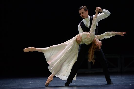 Anna Karenina play run-through