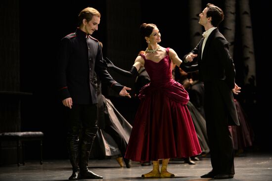 Anna Karenina play run-through