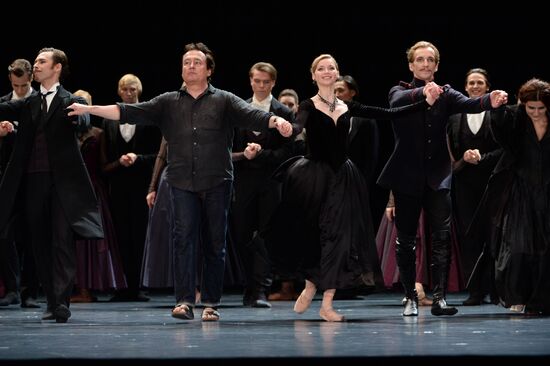 Anna Karenina play run-through