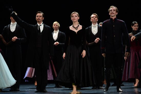 Anna Karenina play run-through